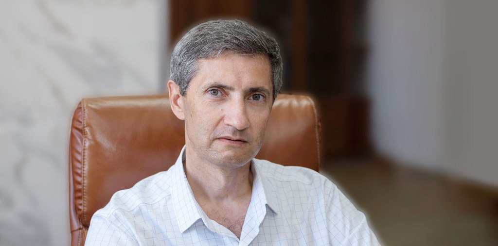 Директор