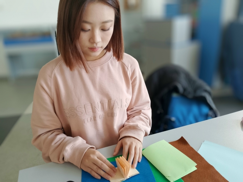 Книжка-брелок – идеальный новогодний подарок для ценителей литературы!