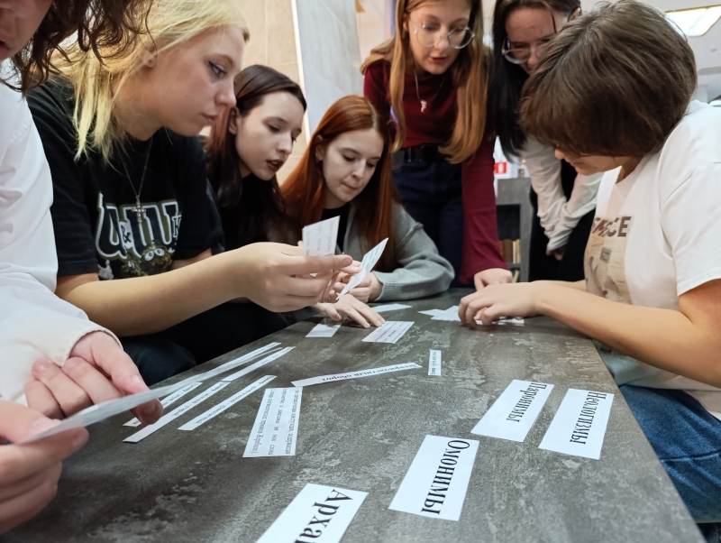 «Бескрайний мир русского слова»: финал 2025 года соберёт юных знатоков словесности в «Горьковке»!